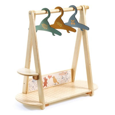 Großer Kleiderständer, 3 Kleiderbügel