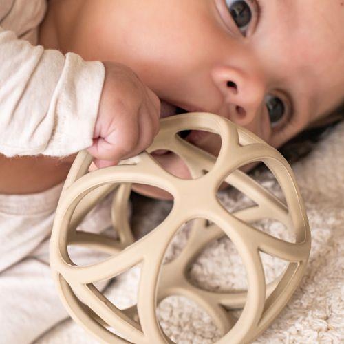Balle de préhension beige – Little Dutch