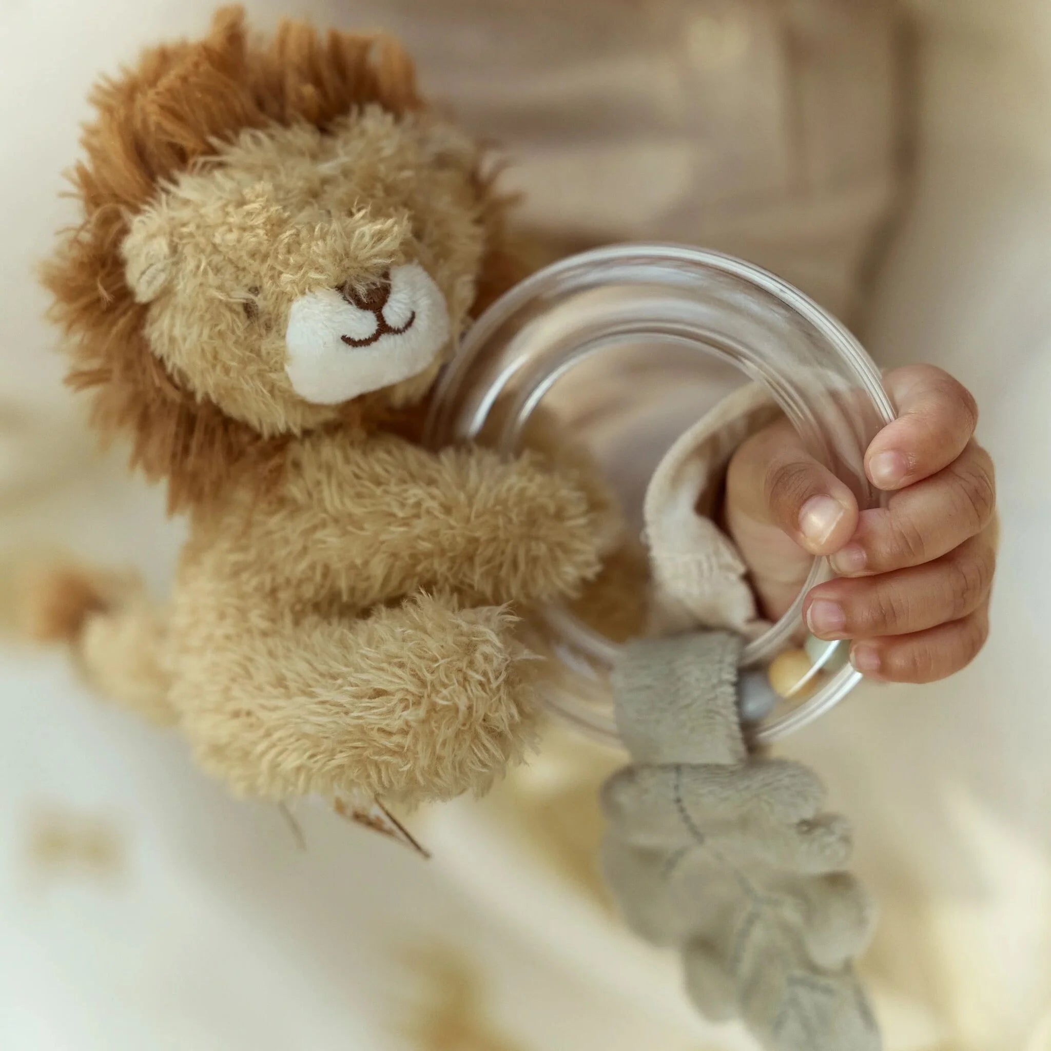 Hochet anneau Lion – Safari Friends – Little Dutch