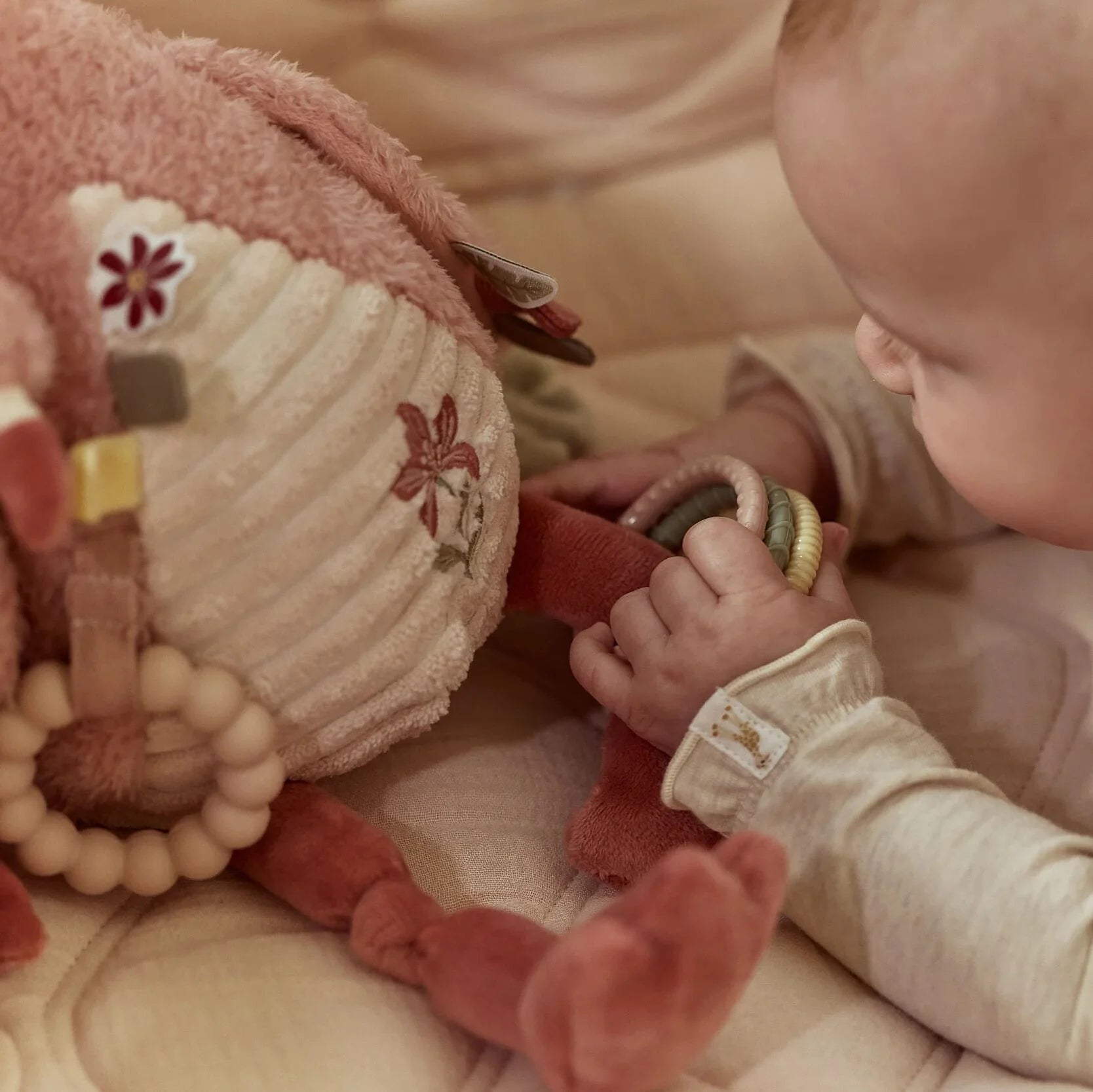 Peluche d’activités Flamant rose – Safari Friends – Little Dutch