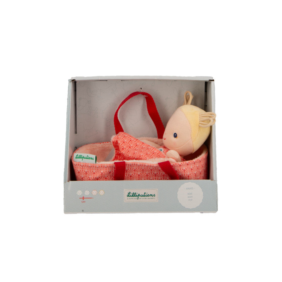 Bébé Anaïs et son couffin