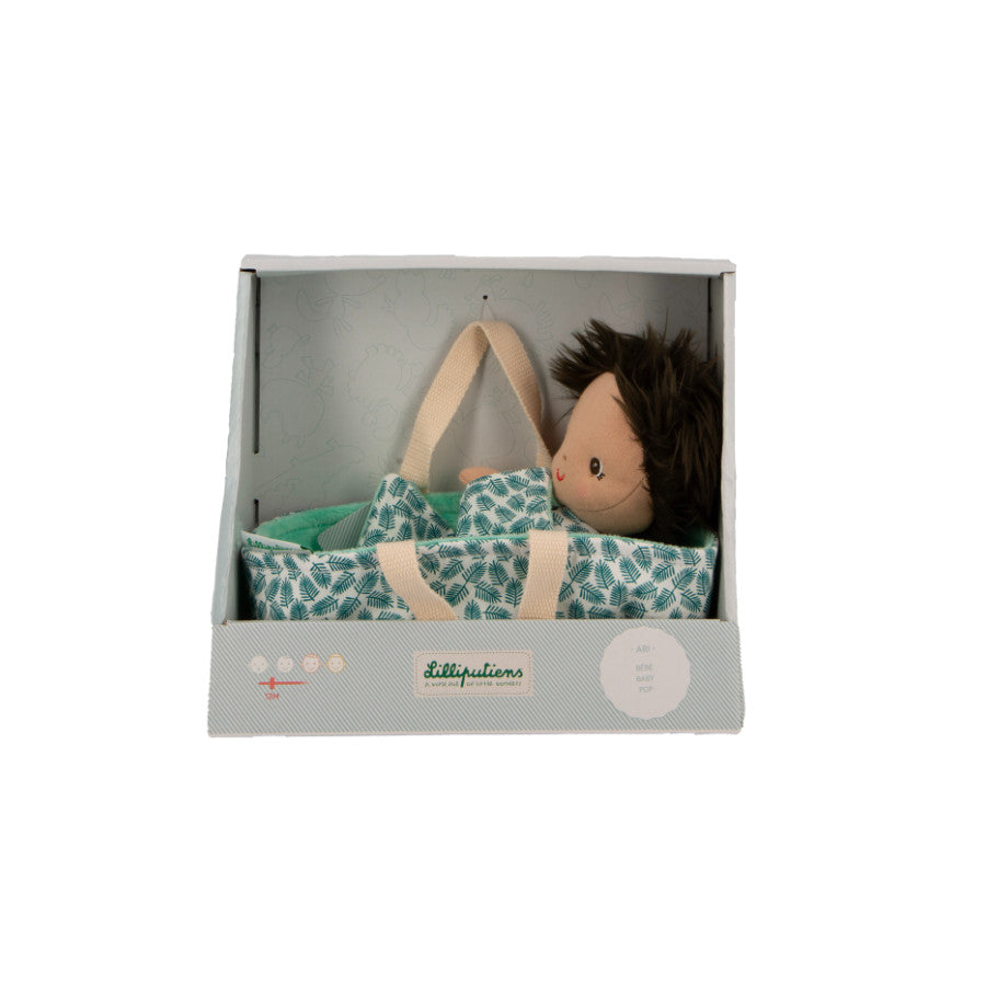 Bébé Ari et son couffin